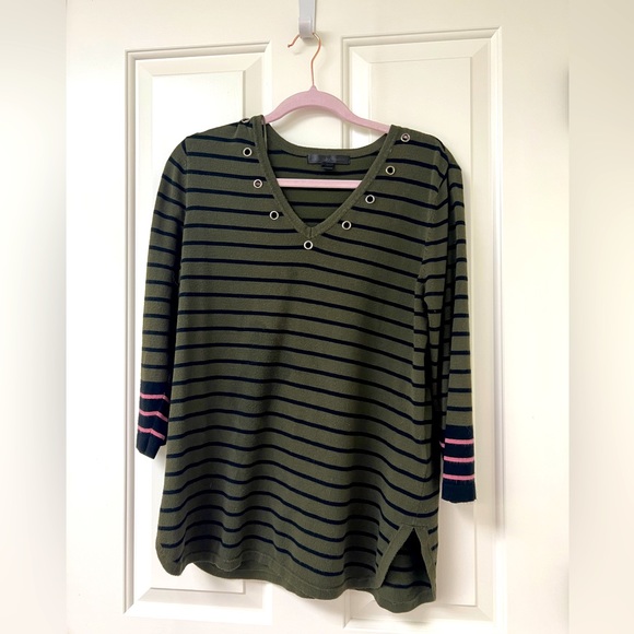 Green and black sweater with pink striped sleeves modern women’s size Large top - Picture 2 of 3